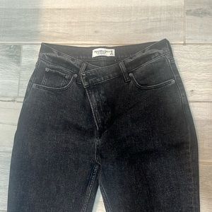 The 90’s Slim Straight Ultra High Rise. Black Abercrombie and Fitch Jeans